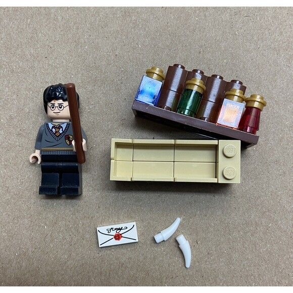 Lego Young Harry Potter boy Hogwarts school Short Minifigure With Wand Acessorie - Picture 1 of 6